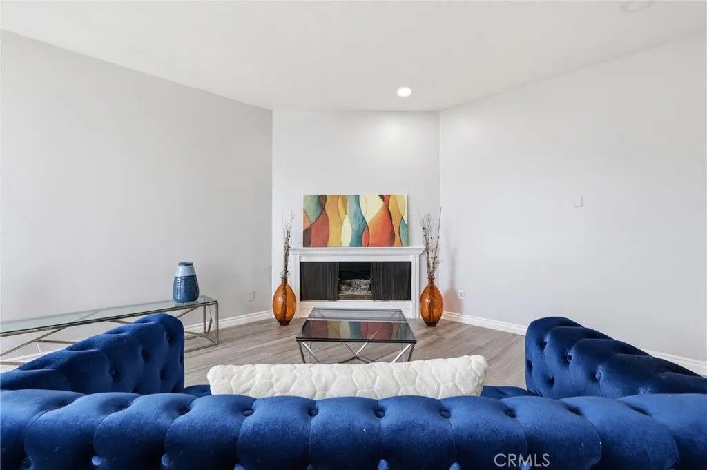 Photo of 400 S La Fayette Park #315, Los Angeles, CA 90057 (MLS # SR26089408)