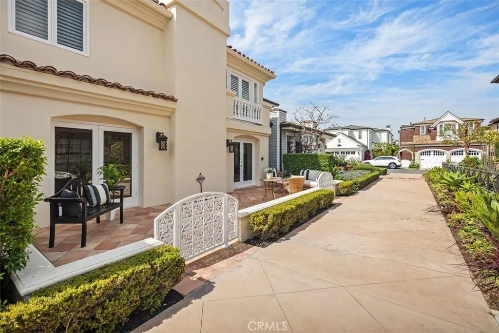 Photo of 236 Via Eboli, Newport Beach, CA 92663 (MLS # OC26073661)