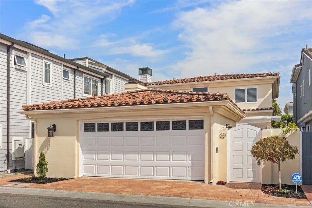 Photo of 236 Via Eboli, Newport Beach, CA 92663 (MLS # OC26073661)