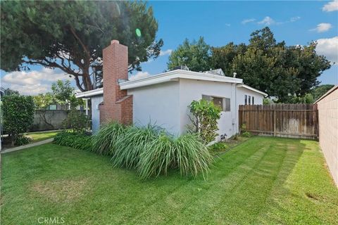 Tiny photo for 4832 Sunfield Avenue, Long Beach, CA 90808 (MLS # CV25239270)