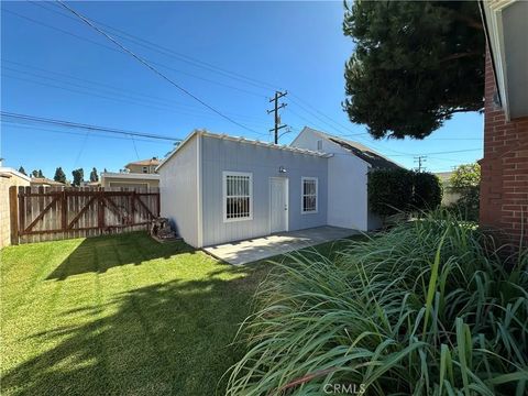 Tiny photo for 4832 Sunfield Avenue, Long Beach, CA 90808 (MLS # CV25239270)