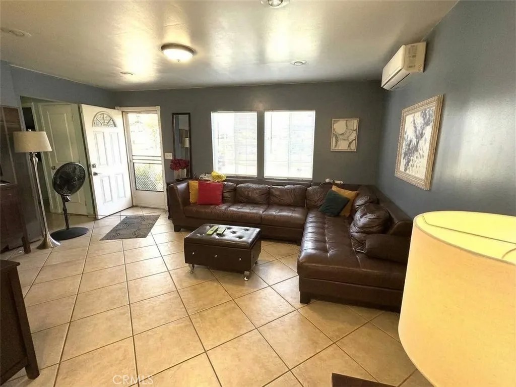 128 Los Angeles