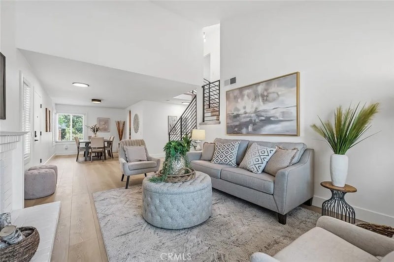 1194 N Leeward
