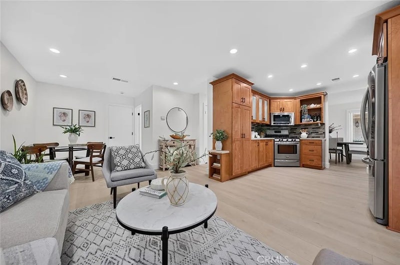 1194 N Leeward