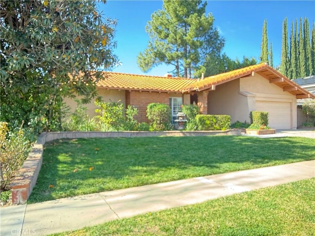 Photo of 1279 Clayford Avenue, Westlake Village, CA 91361 (MLS # SR26003536)