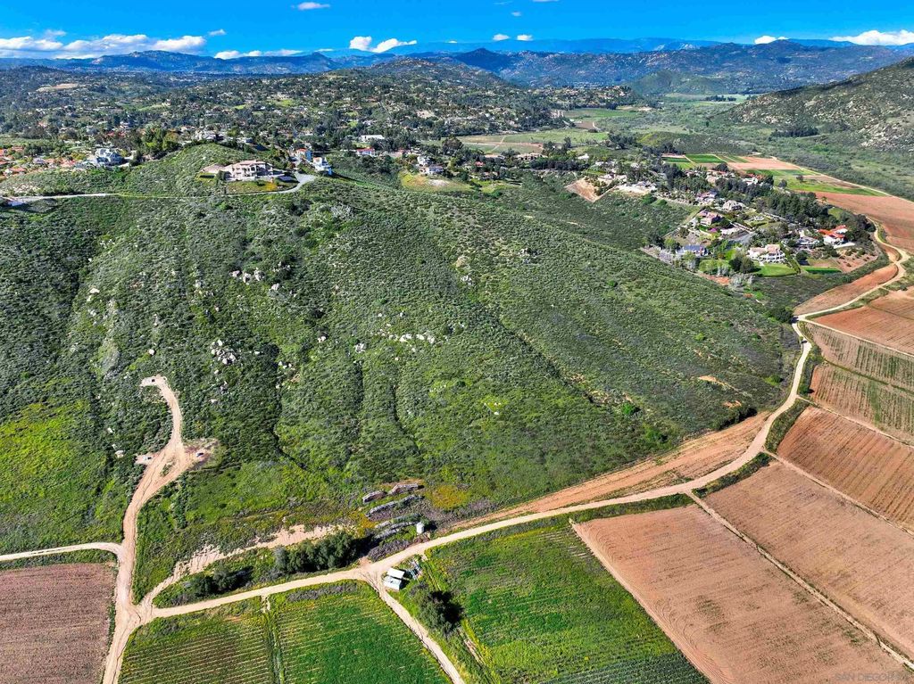 Photo of Sierra Linda Dr, Escondido, CA 92025 (MLS # 260009105)