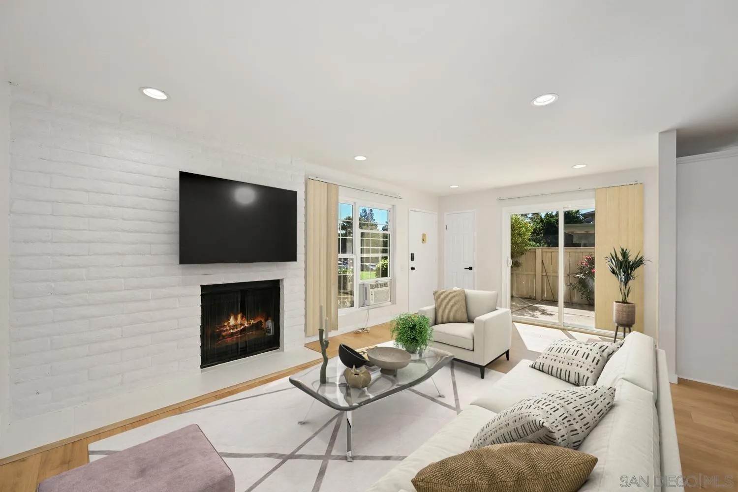 10143 Caminito Volar