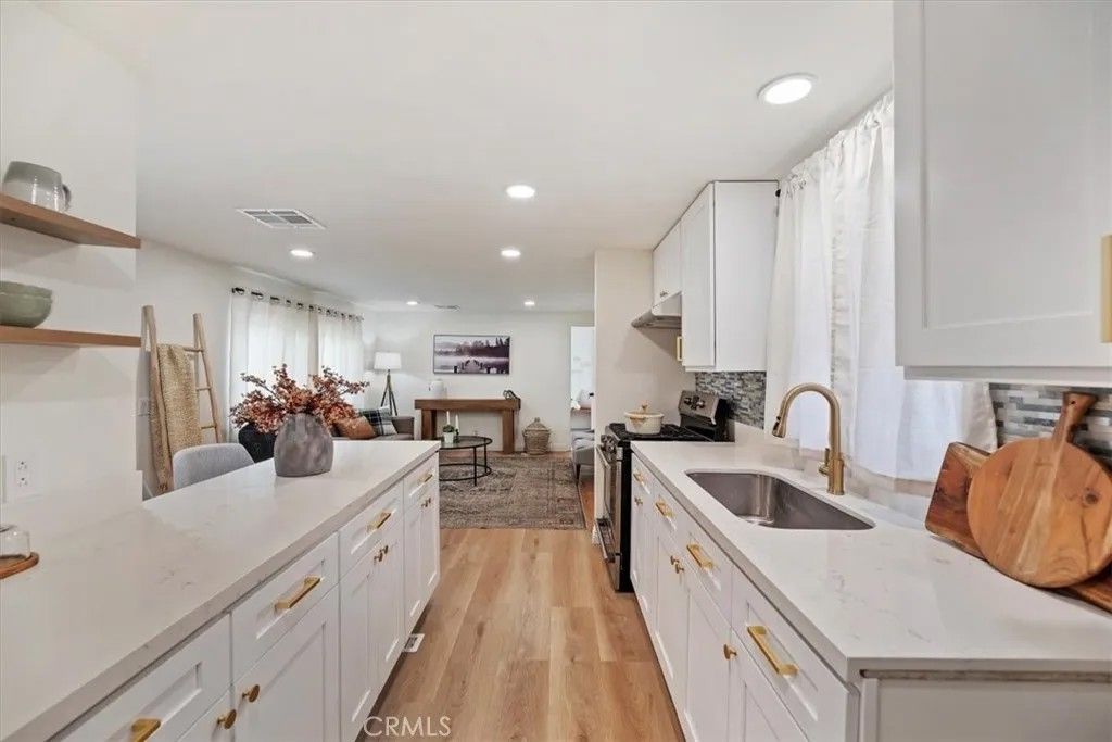 Photo of 826 E Route 66, Glendora, CA 91740 (MLS # PW25248510)