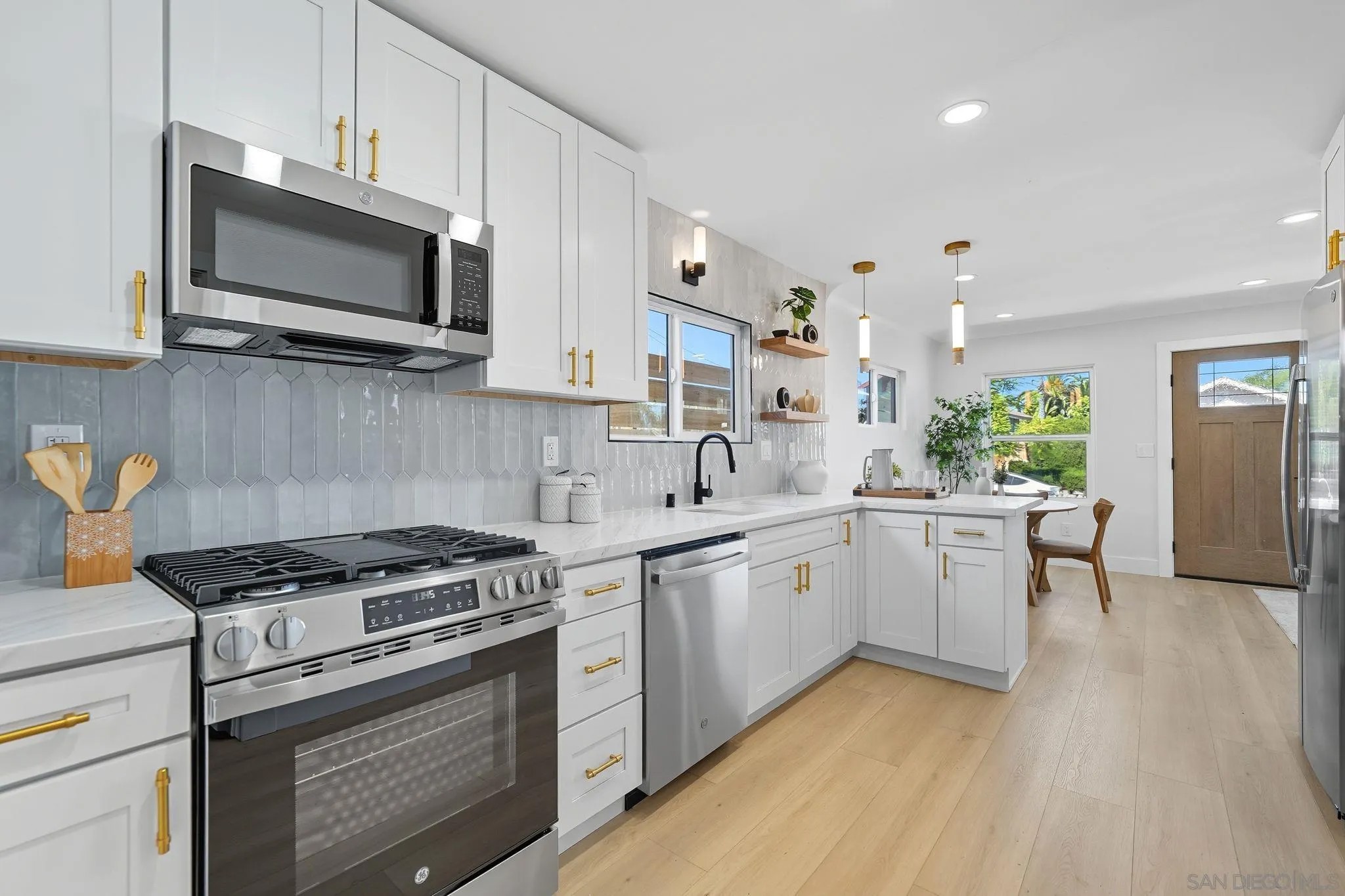 3621 Collier Ave.