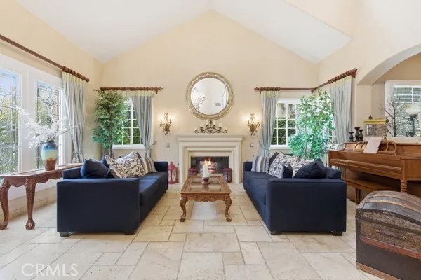 10925 Willowbrae