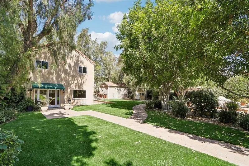 10925 Willowbrae