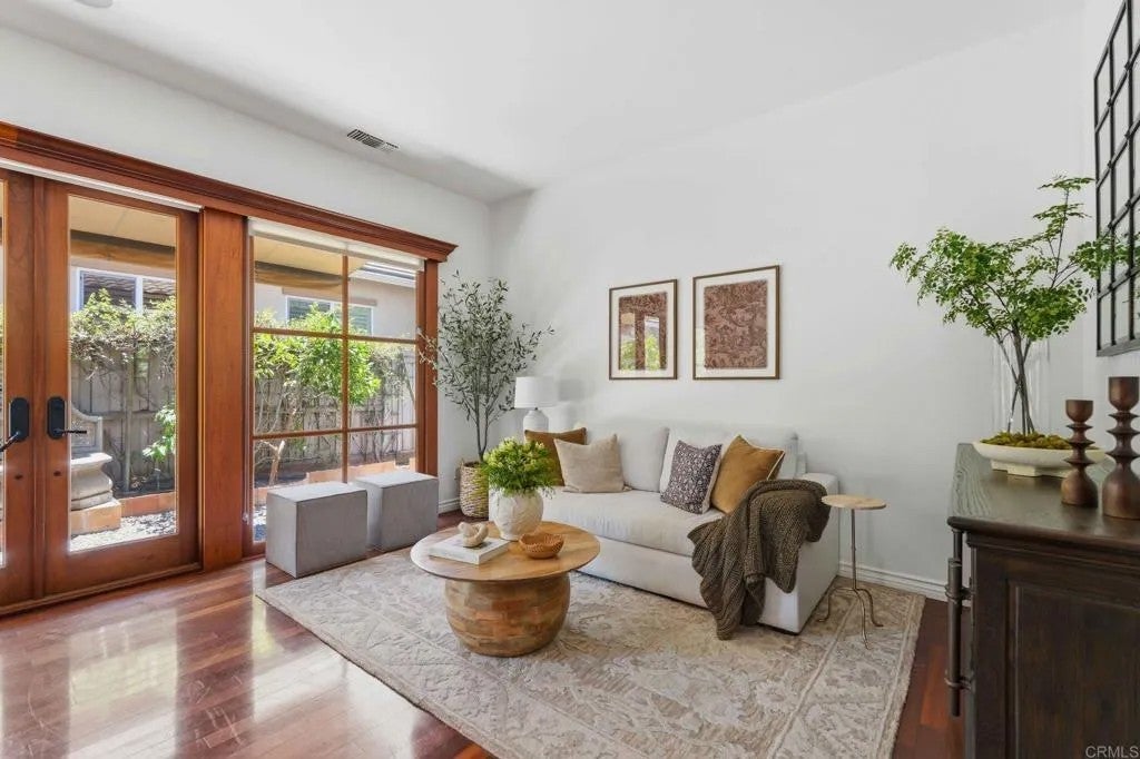 1001 Hawthorne Creek Drive