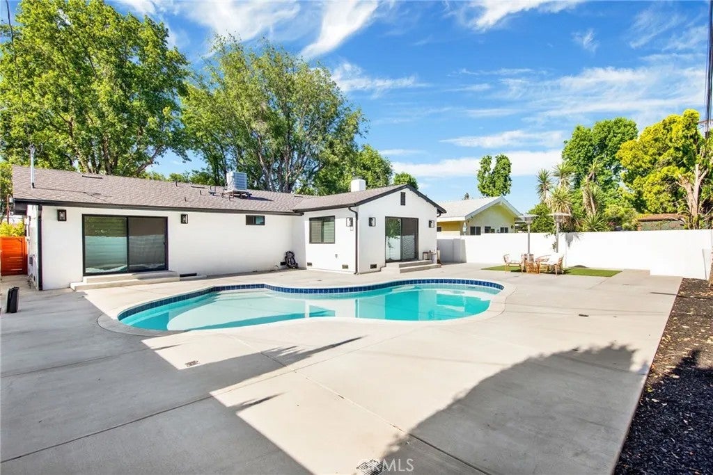 16052 Bahama Street