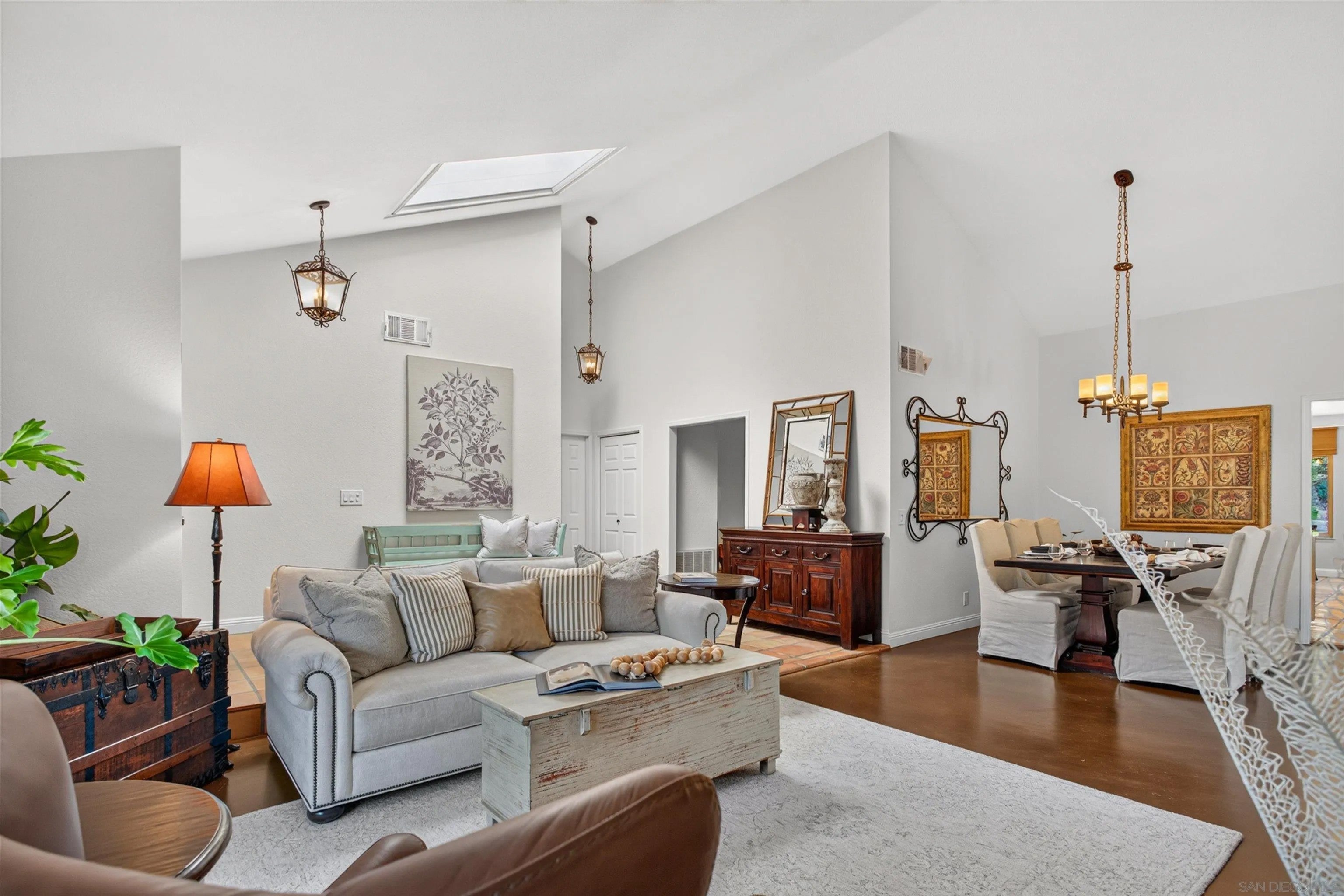 3220 Avenida Reposo