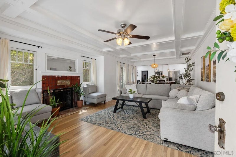 129 E 6Th