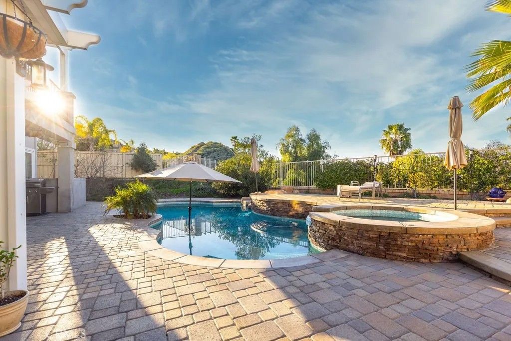 Photo of 63 Volta Del Tintori St, Lake Elsinore, CA 92532 (MLS # SW26041099)