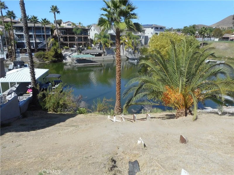 7 SWAN POINT