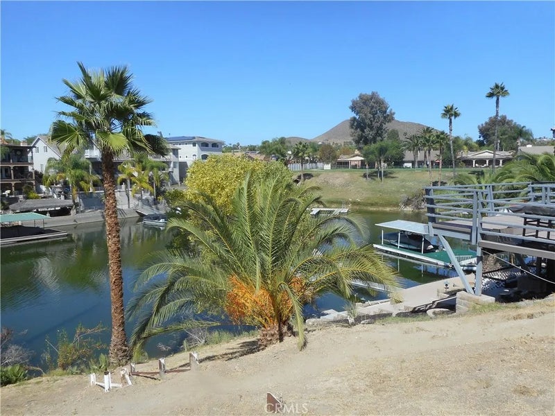 7 SWAN POINT
