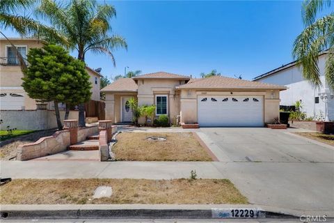 Photo of 12229 Canyon Hill, Sylmar, CA 91342 (MLS # SR26121486)