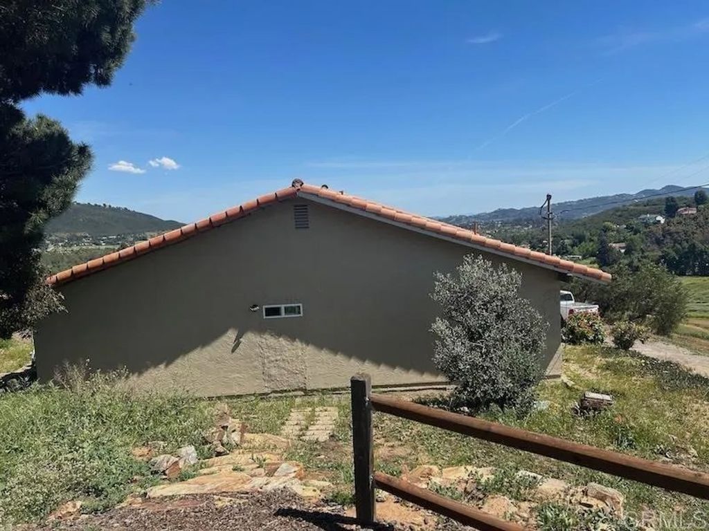 Photo of 515 Cassou Rd, San Marcos, CA 92069 (MLS # NDP2504771)