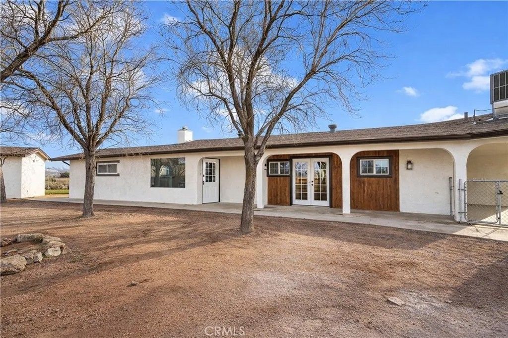 Photo of 14695 Ocotilla Rd, Apple Valley, CA 92307 (MLS # SW26010320)