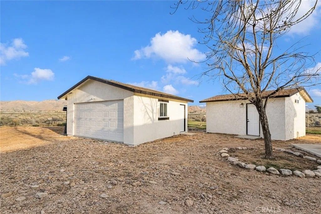 Photo of 14695 Ocotilla Rd, Apple Valley, CA 92307 (MLS # SW26010320)