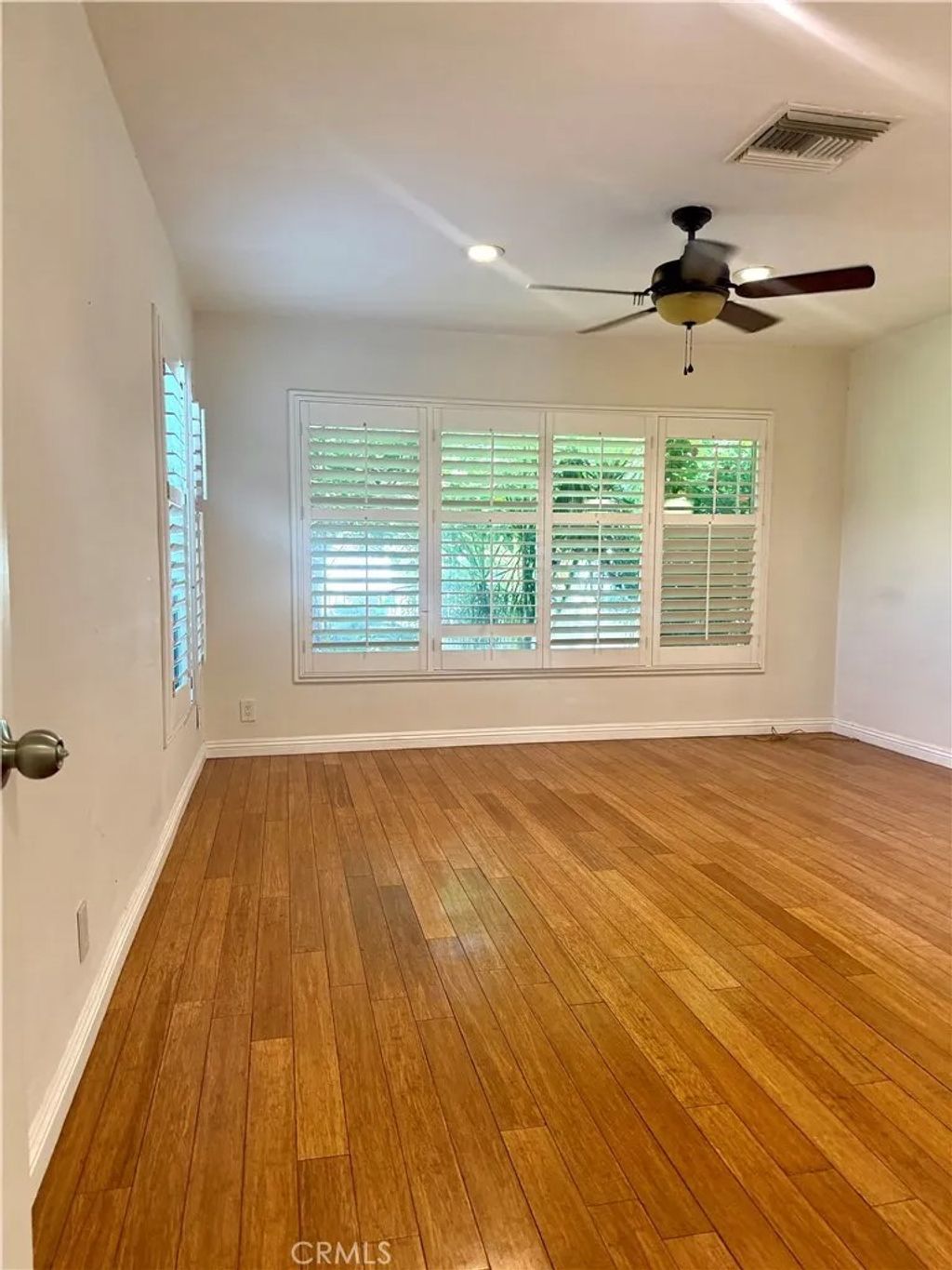 Photo of 6517 White Oak Ave, Reseda, CA 91335 (MLS # SR26097225)