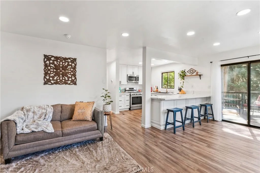 899 Blueridge Drive