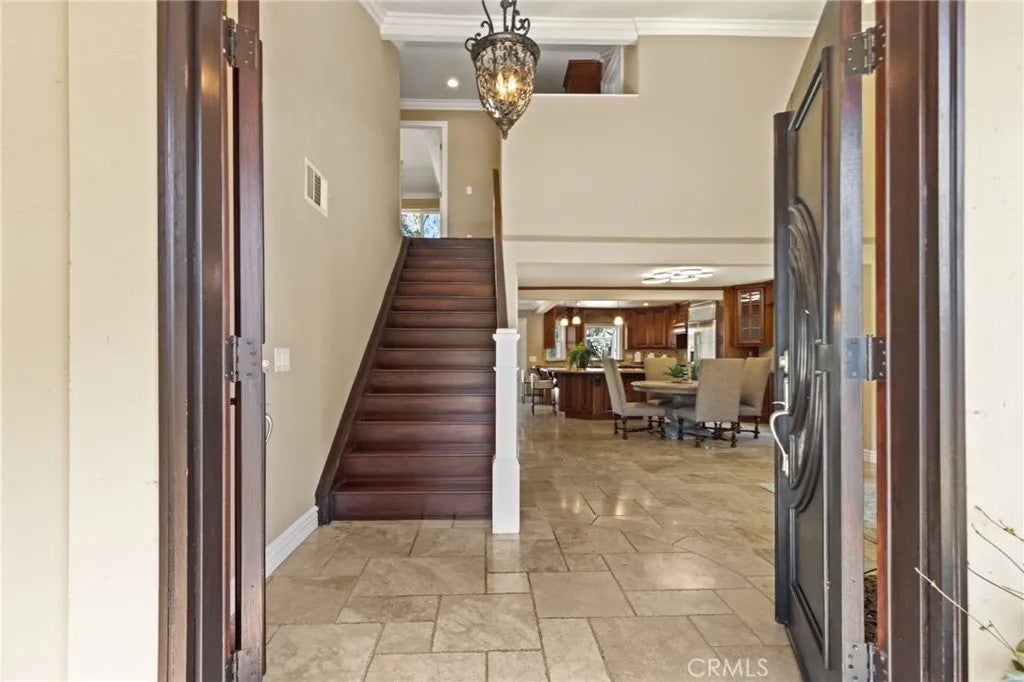 6573 E North View Drive
