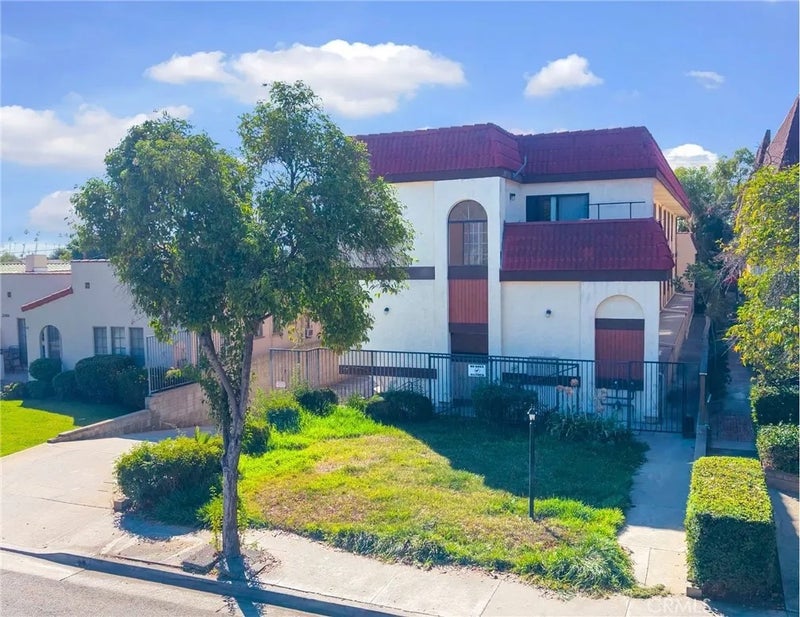 2608 W Alhambra Road