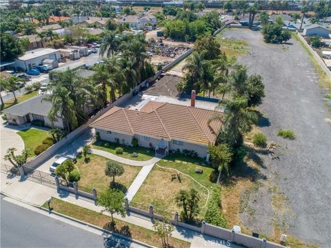 Photo of 527 W Philadelphia St, Ontario, CA 91762 (MLS # SR26056995)