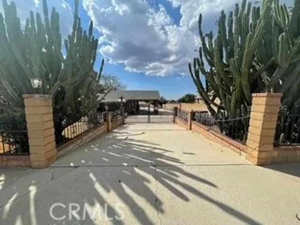 Photo of 1010 Douglas, Calimesa, CA 92320 (MLS # CV25273657)