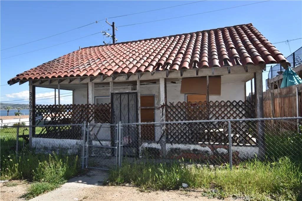 Photo of 32976 Oleander Dr, Lake Elsinore, CA 92530 (MLS # SW26033418)