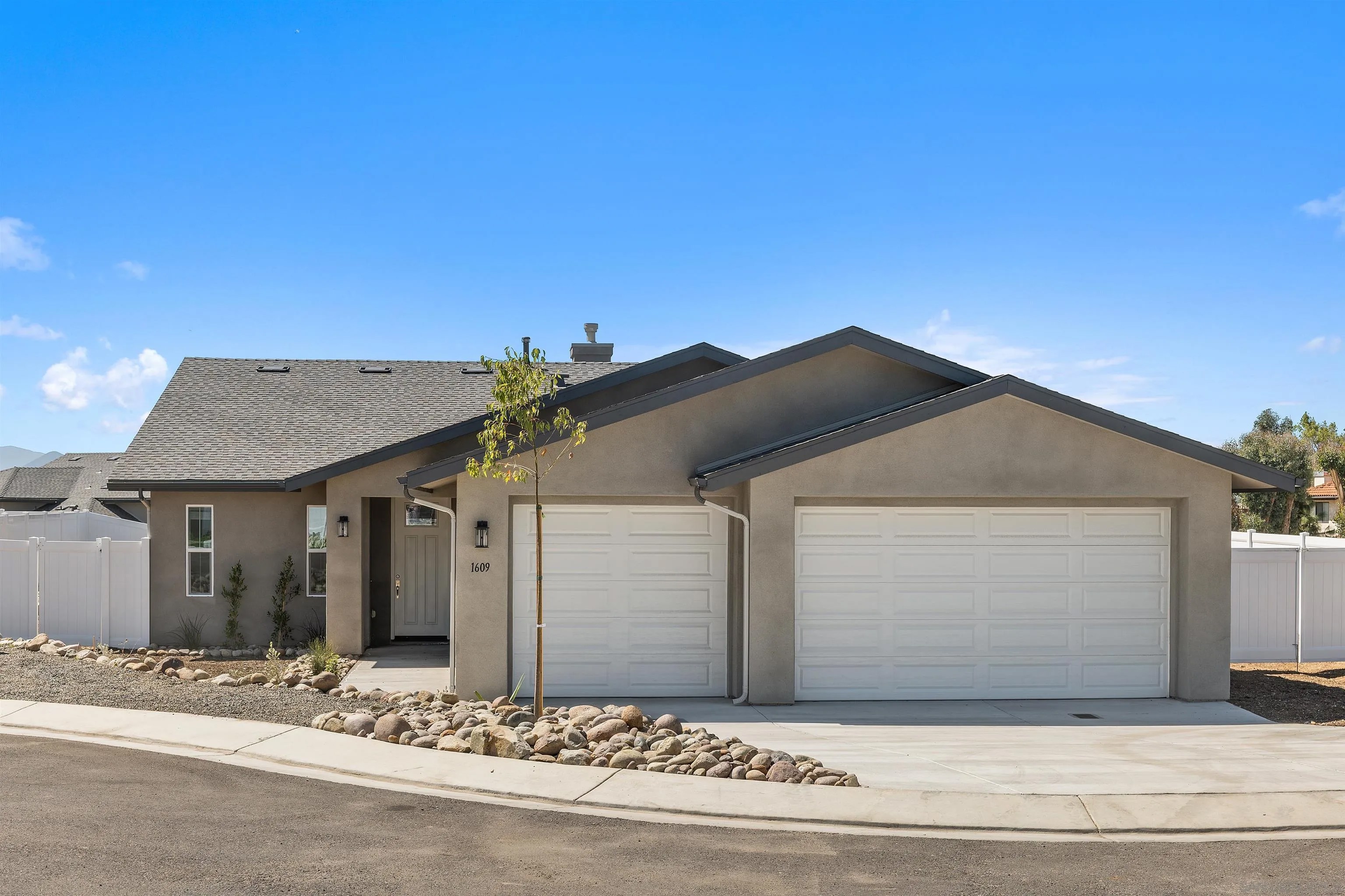 1609 Mauzy Way