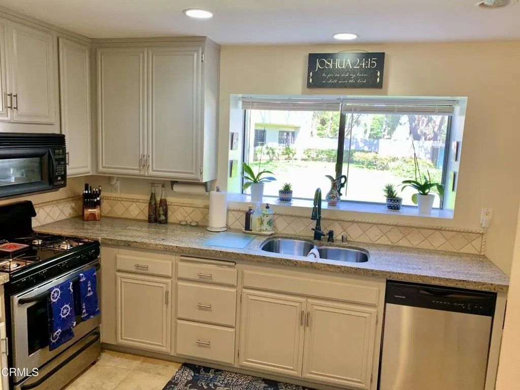 Photo of 754 Island View Circle, Port Hueneme, CA 93041 (MLS # V1-33931)