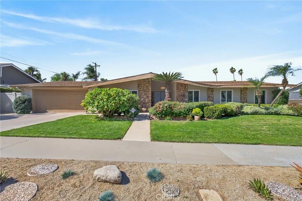 Photo of 5305 Bardwell Ave, Riverside, CA 92506 (MLS # IV26053803)