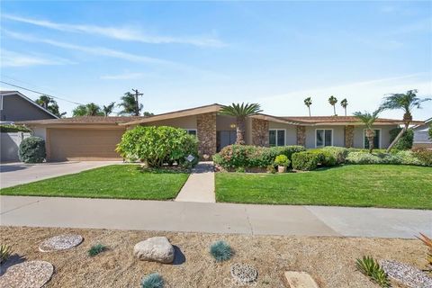 Photo of 5305 Bardwell Ave, Riverside, CA 92506 (MLS # IV26053803)
