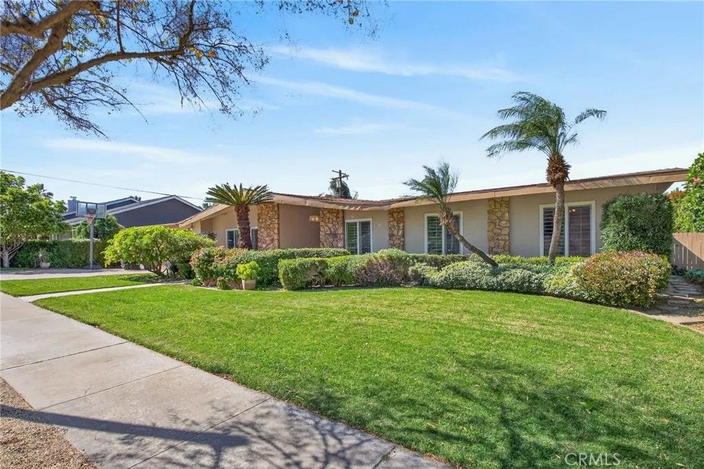 Photo of 5305 Bardwell Ave, Riverside, CA 92506 (MLS # IV26053803)