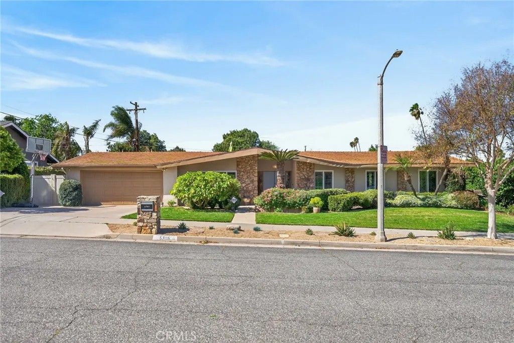 Photo of 5305 Bardwell Ave, Riverside, CA 92506 (MLS # IV26053803)