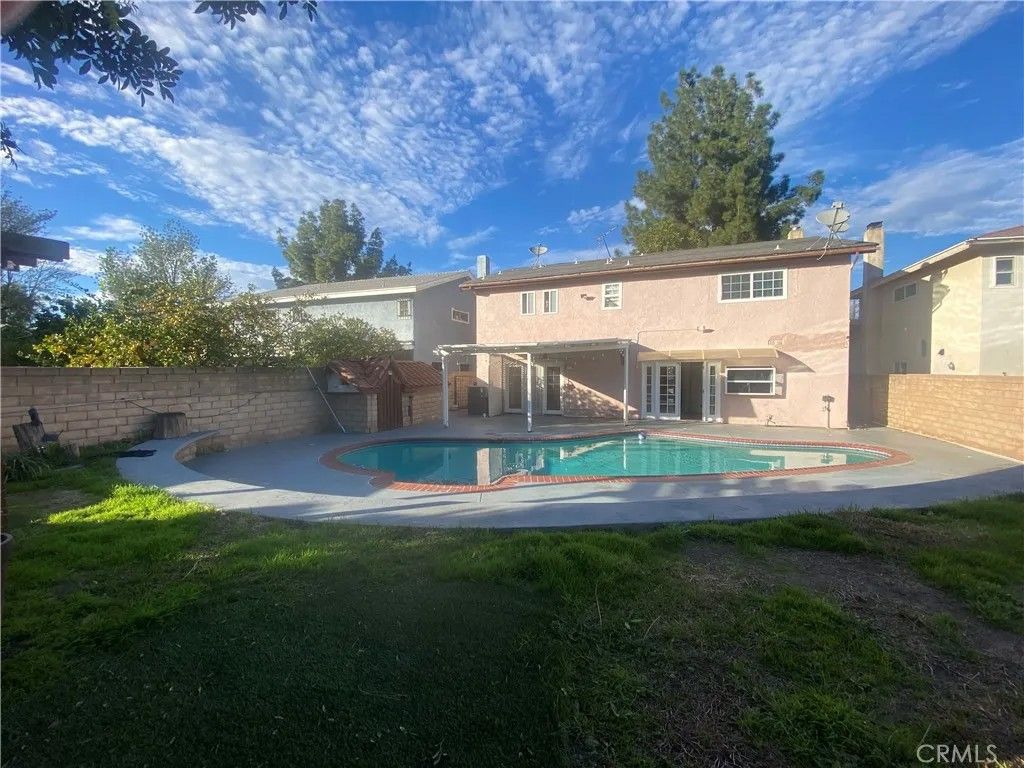 Photo of 19608 Runnymede Street, Reseda, CA 91335 (MLS # SR26014274)