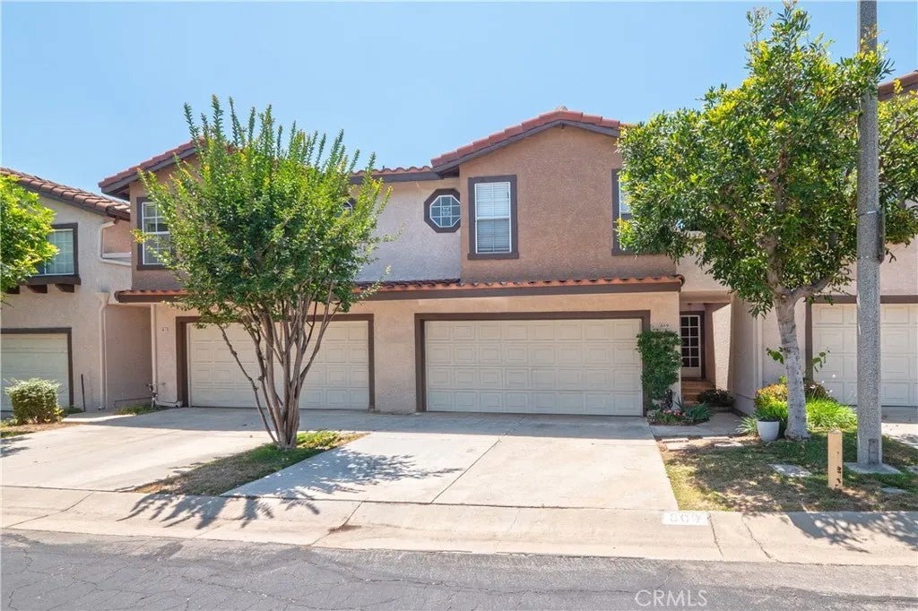809 Tiverton Court