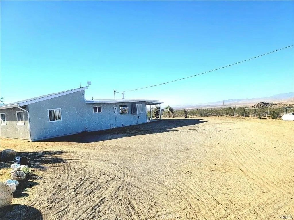 Photo of 5566 Oleta Rd, Landers, CA 92285 (MLS # HD26048201)