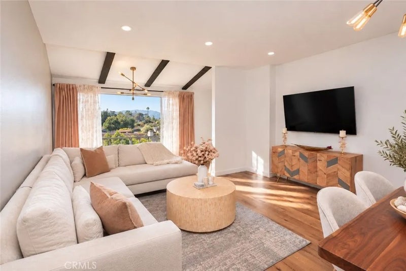 12720 Burbank 305