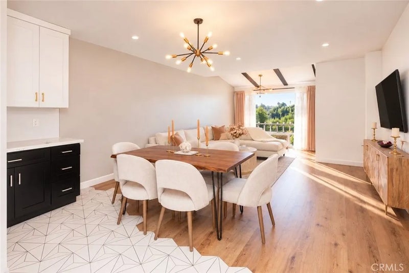 12720 Burbank 305