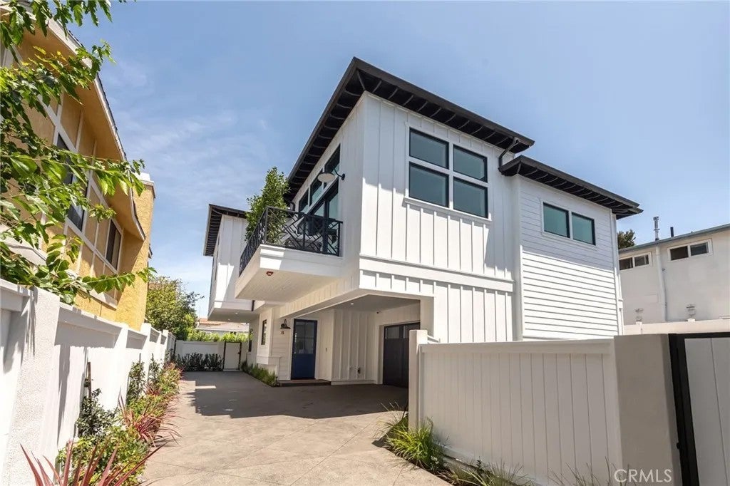 Photo of 2303 Marshallfield Lane #B, Redondo Beach, CA 90278 (MLS # SB26164946)