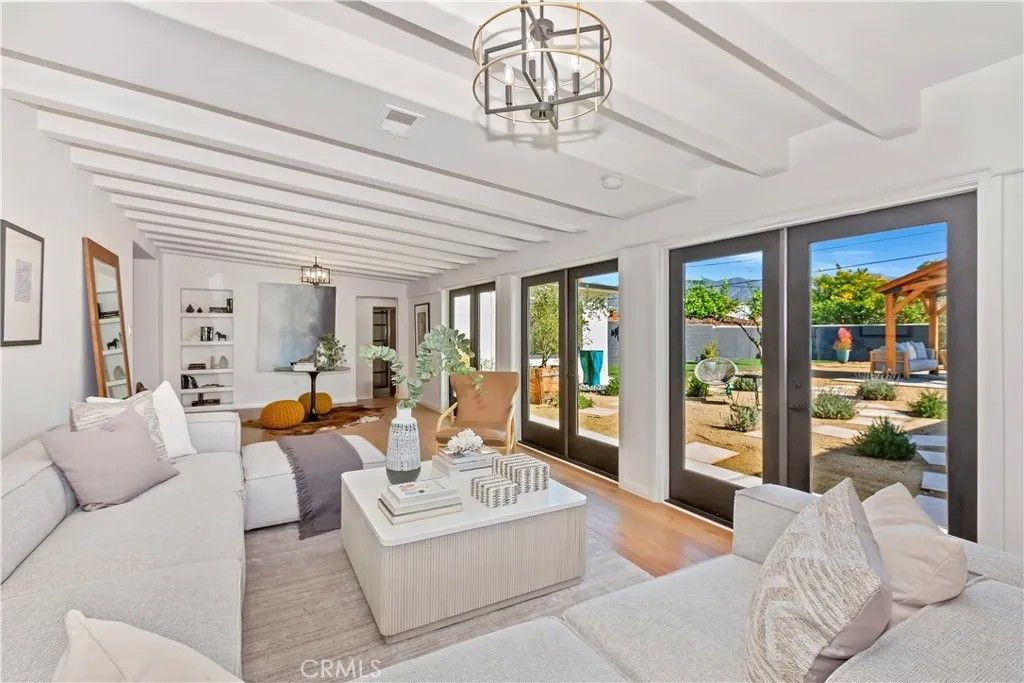 Photo of 1506 N Niagara Street, Burbank, CA 91505 (MLS # CV26025950)