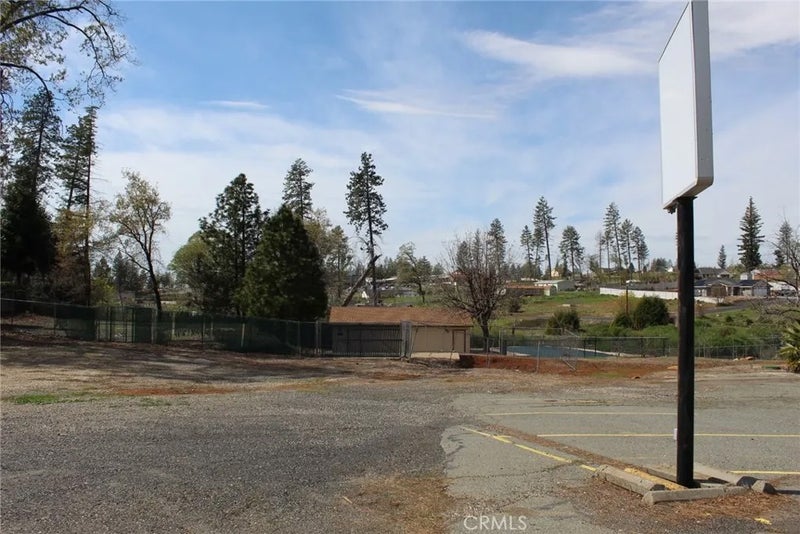 6047 Clark