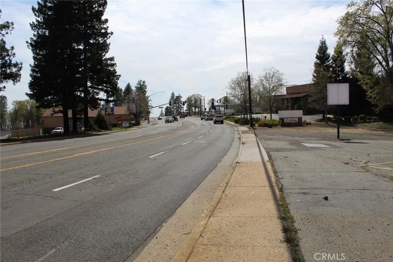 6047 Clark