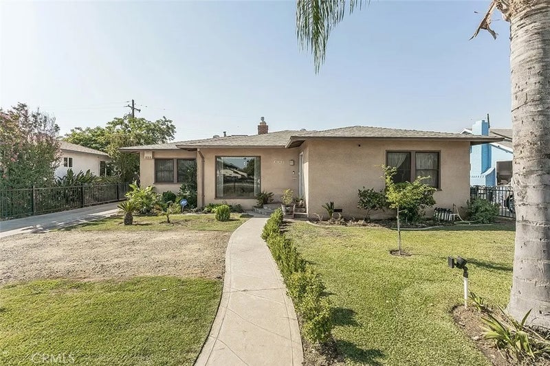4704 E Tulare