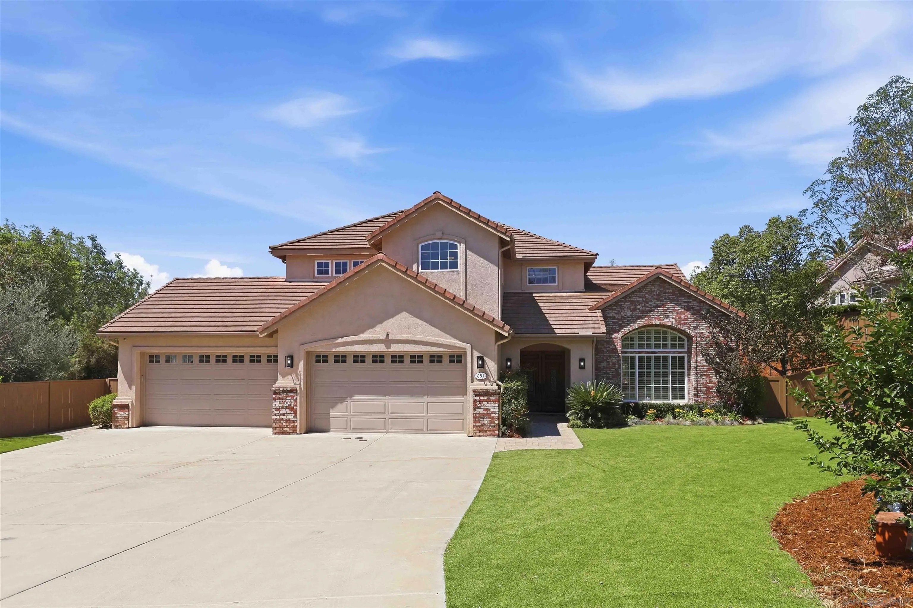 691 Center Stage Glen